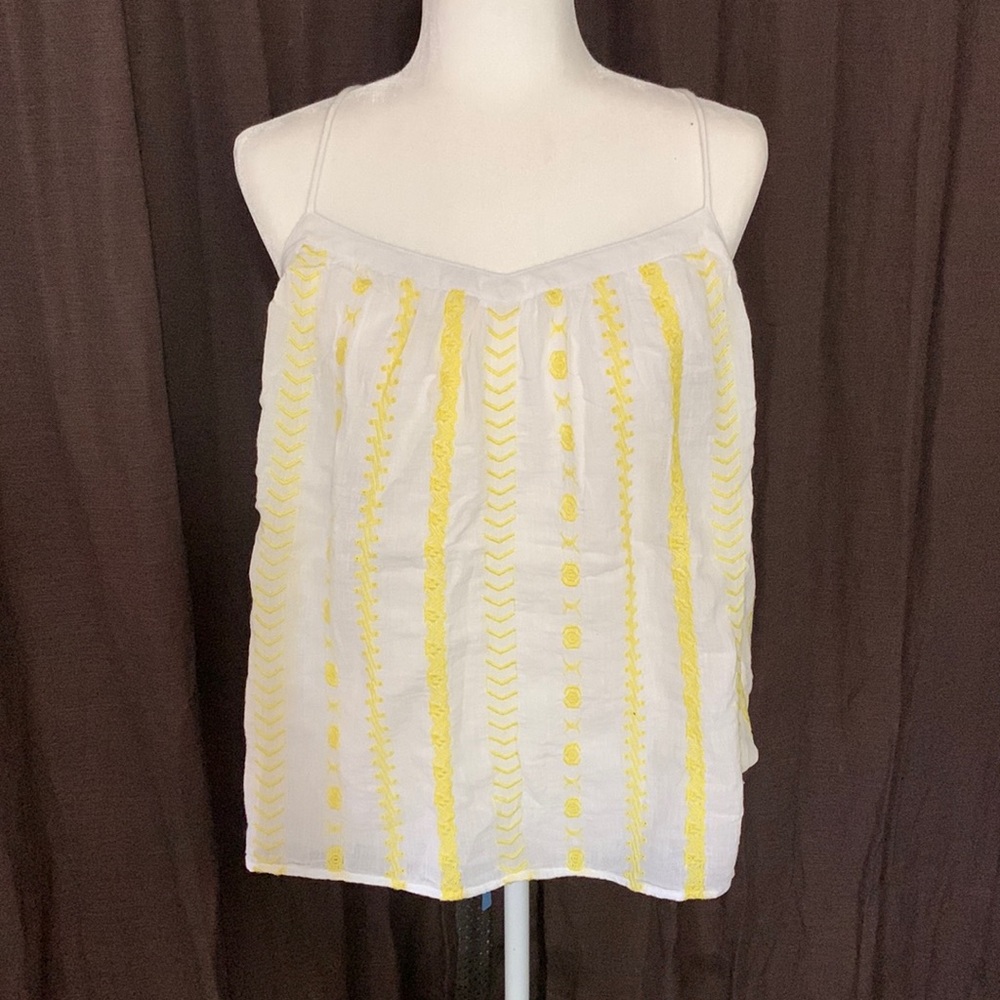 🌈Bundle any 3 items under $10 & I will offer for $10 LOFT embroidered tank